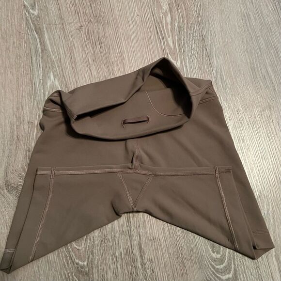 Lululemon Align High Rise High Waist Bike Short 6" Nomad Beige size 2 - Picture 6 of 10